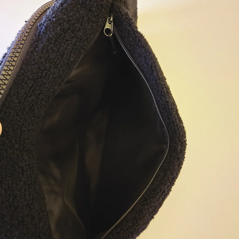 Lululemon On The Beat Black Sherpa Fleece Over The Shoulder Crossbody Belt Bag - Picture 12 of 14